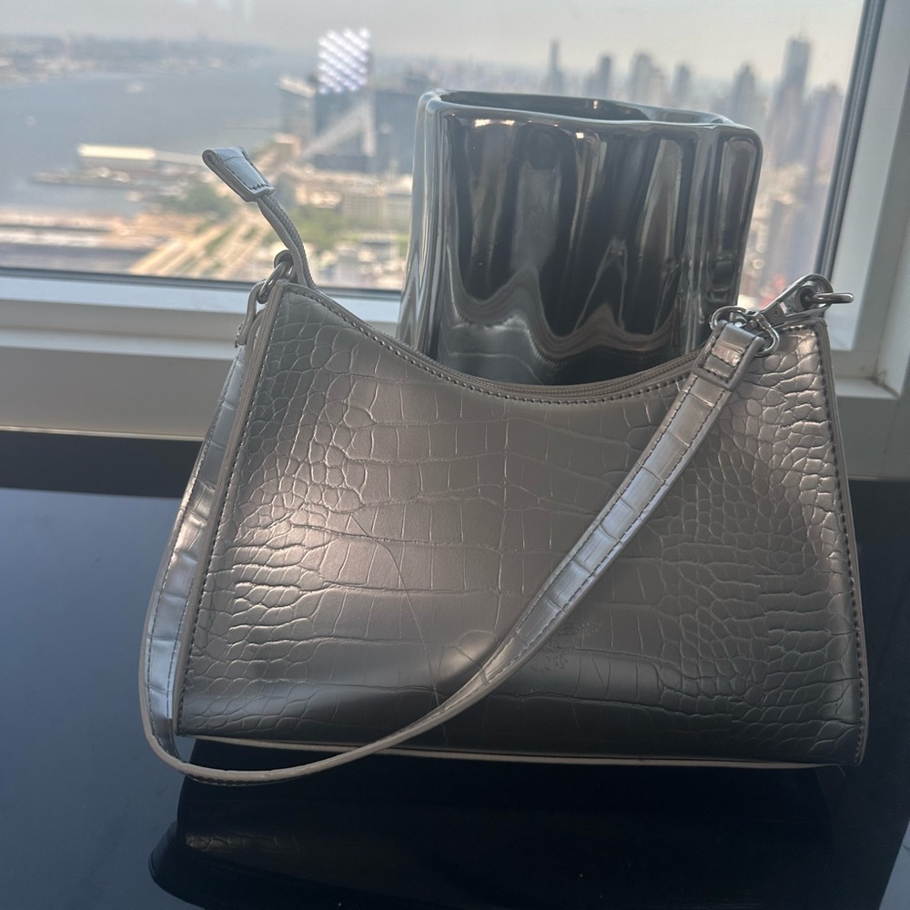 Metallic Croc Textured Shoulder Bag With Adjusted Strap